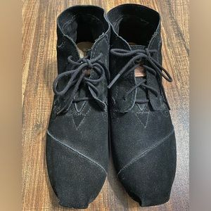 Toms Black Suede Tribal Boots Women’s Size 10
